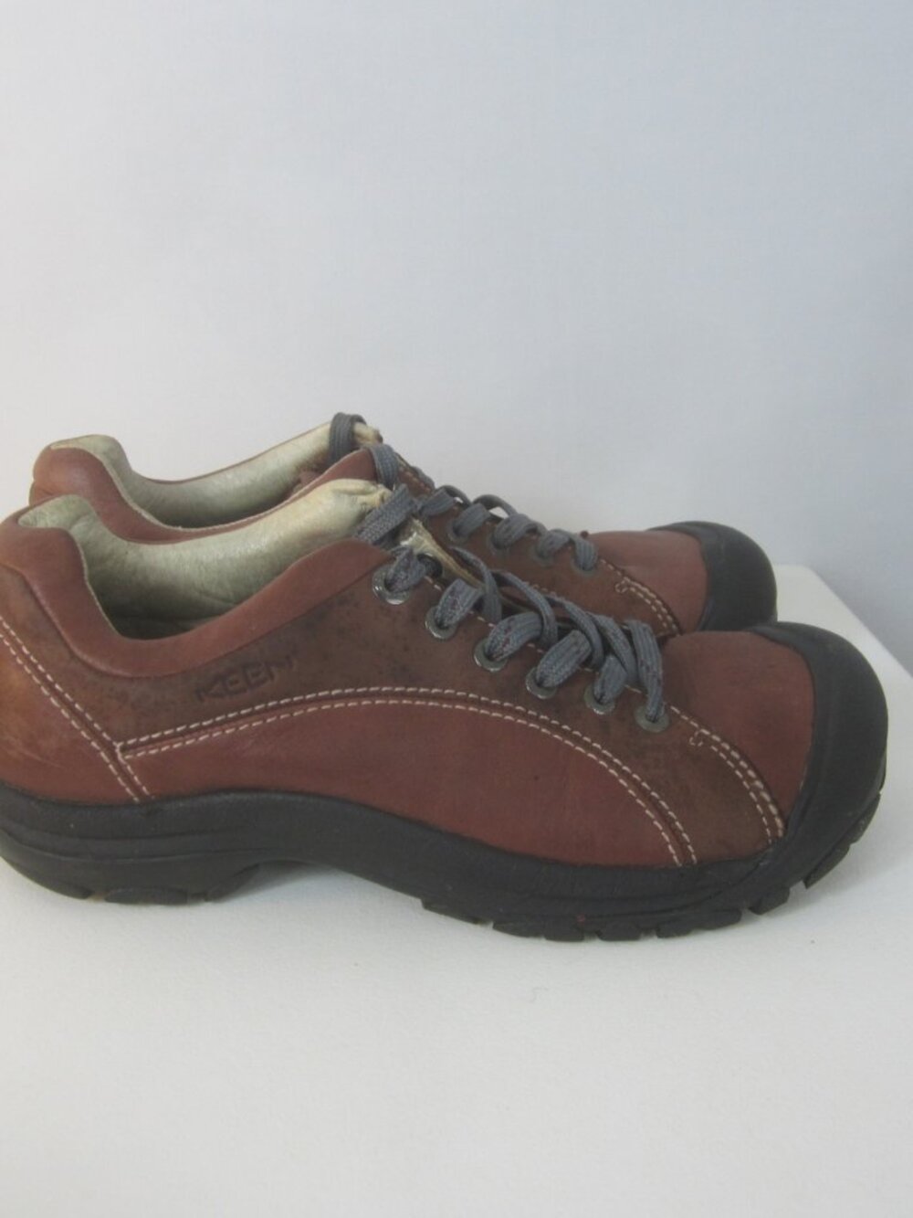Keen Women 9 Dark Burdundy Red Leather Sneakers 6 Hole Lace Walking Shoes 39.5 - Picture 6 of 6